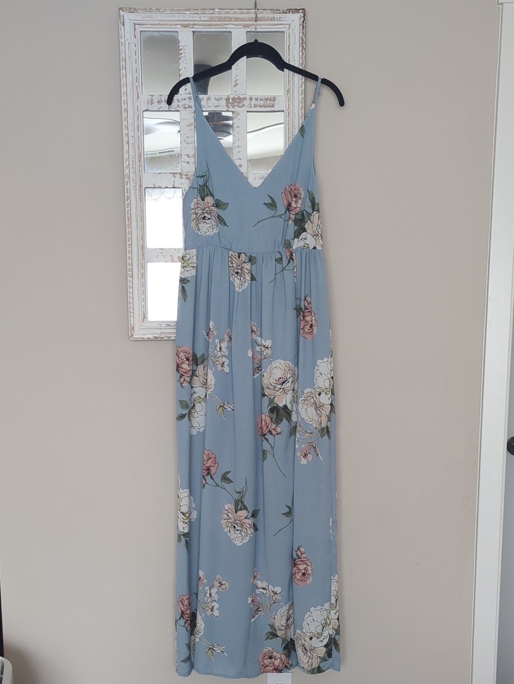 BP Blue Floral Maxi Dress with V-Neck and Spaghetti Straps